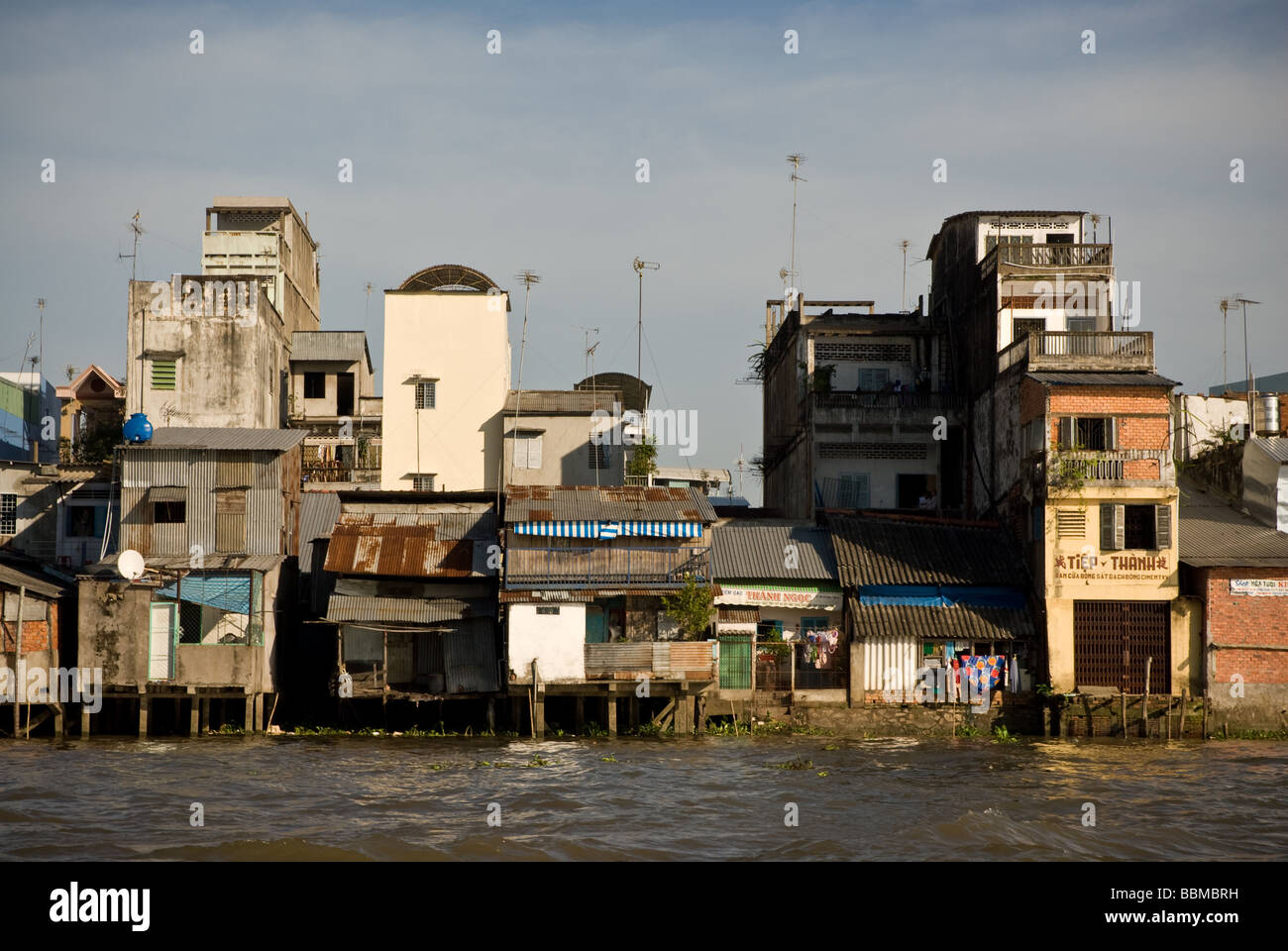 Riverside Häuser in Vietnam Stockfoto