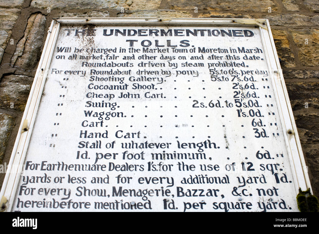Gebührenfreie Mitteilung über Curfew Tower, Moreton-in-Marsh, Gloucestershire, Großbritannien Stockfoto