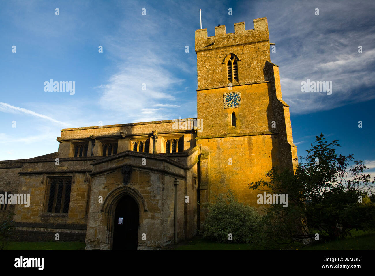 St.-Laurentius-Kirche, Bourton-on-the-Hill, Gloucestershire, England Stockfoto