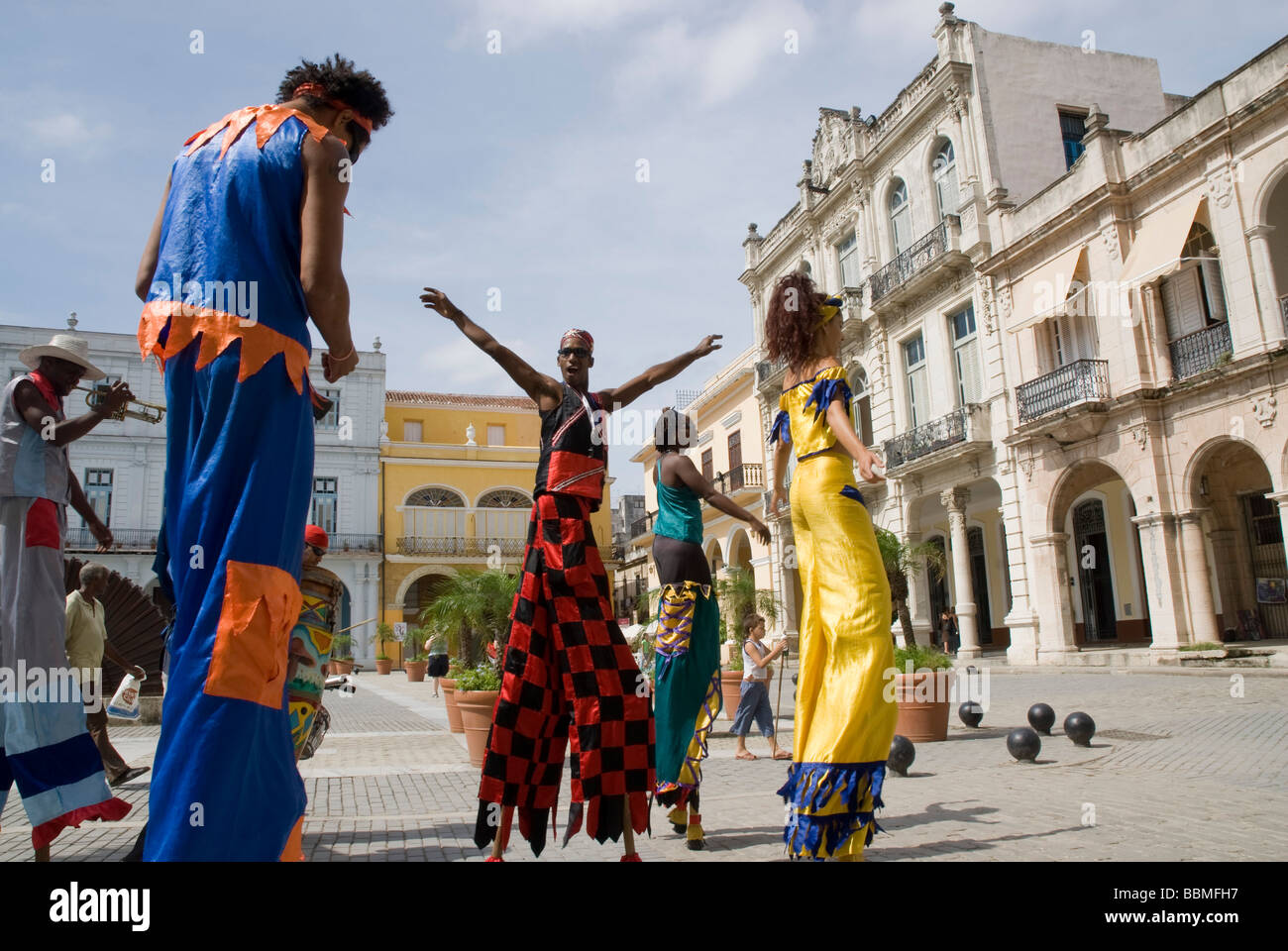 Kuba, Havanna. Impromtu Streetparade, Plaza Vieja Stockfoto