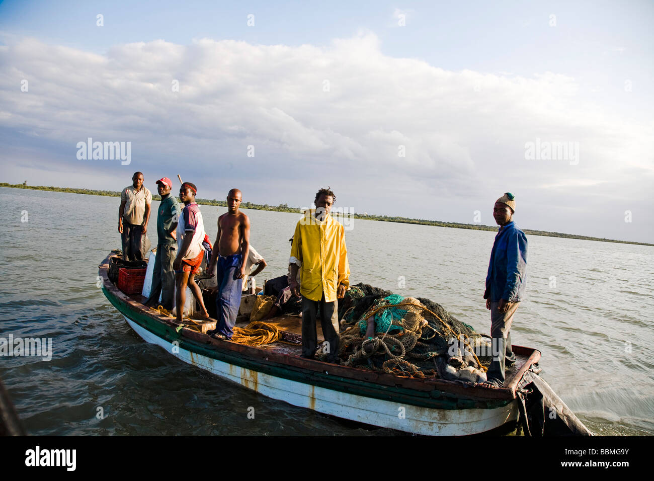Mosambik Maputo. Fischer in der Maputo-Bucht. Maputo ist die Hauptstadt von Mosambik. Stockfoto