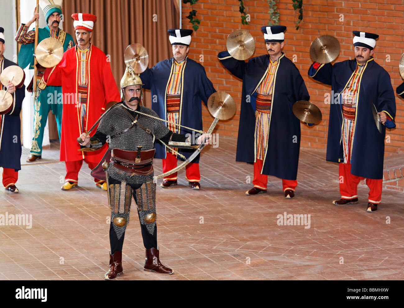 Schauspieler in historischen Kostümen, Janizary Militärmusik Mehter Band zeigen im Militärmuseum, Askeri Mues, Osmanbey, Istanbul, T Stockfoto