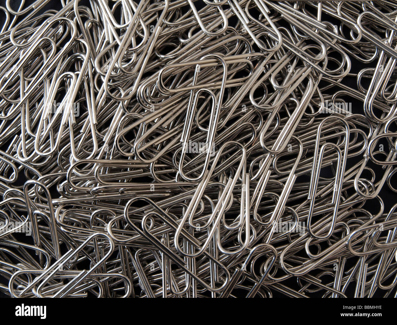 Nahaufnahme von viel Silber Büroklammern Stockfoto