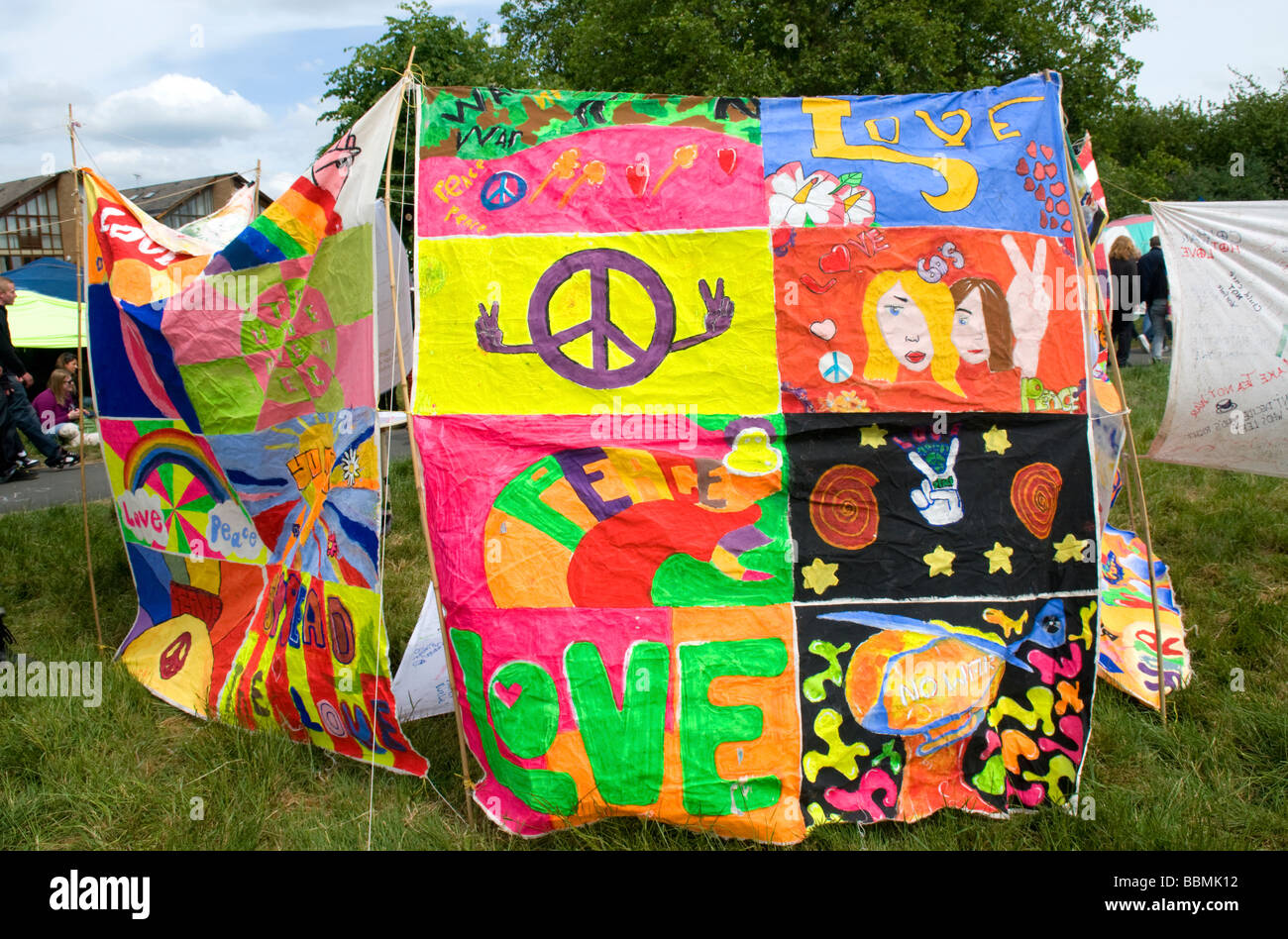 Frieden und Liebe Banner auf Cambridge Strawberry Fair. Stockfoto