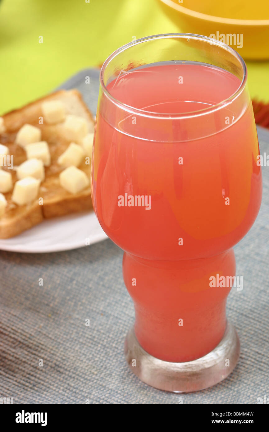 Ginger Ale trinken ist ein kohlensäurehaltiges Erfrischungsgetränk, gewürzt mit Ingwer Stockfoto