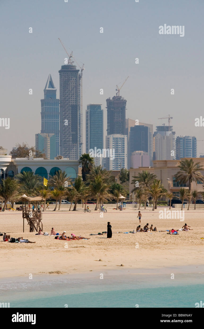 Strand von Jumeirah und Dubai im Hintergrund Stockfoto