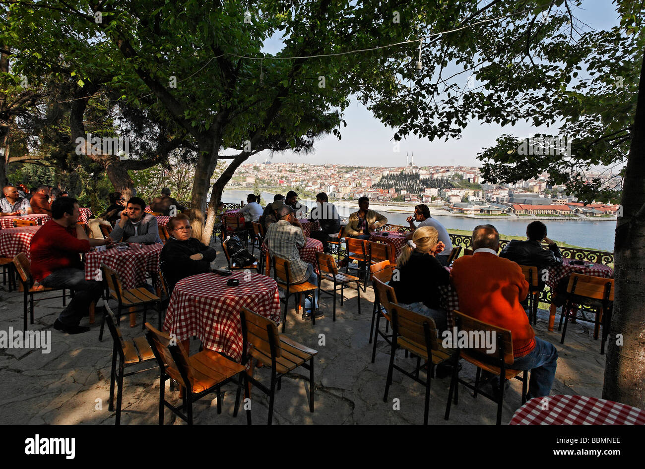Pierre Loti Cafe, Terrasse mit Blick auf das Goldene Horn, Eyuep, Istanbul, Türkei Stockfoto