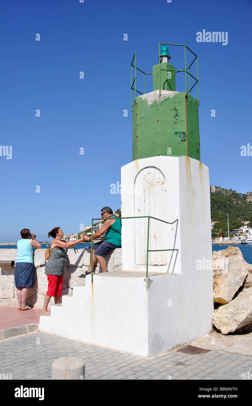 Pier-Leuchtturm im Hafen, Port d ' Andratx, Gemeinde Andratx, Mallorca, Balearen, Spanien Stockfoto