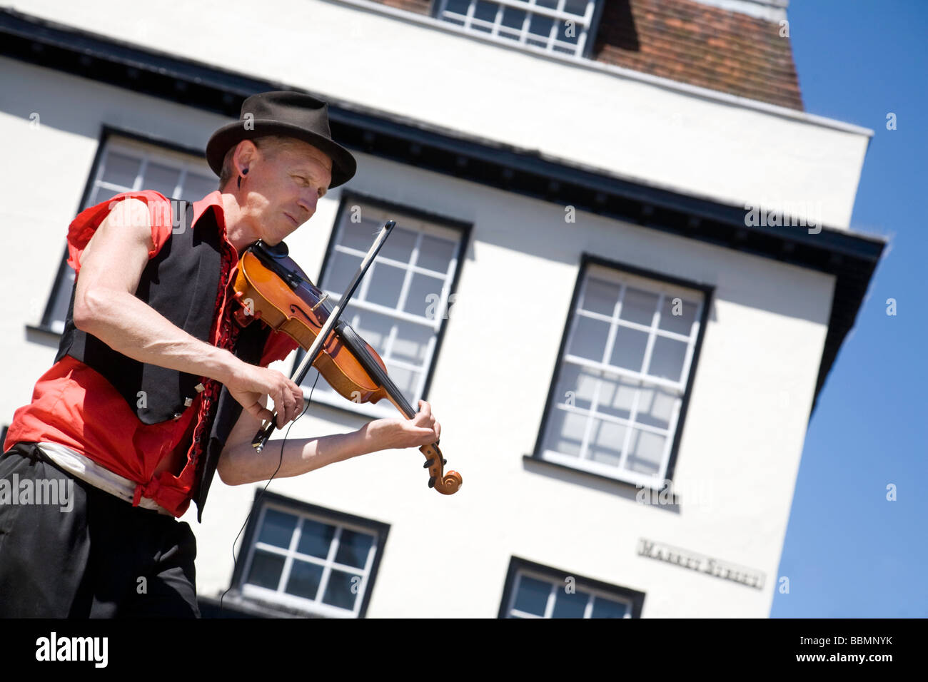 Eine Violinschule Straße Entertainer, Market Street, Cambridge, UK Stockfoto