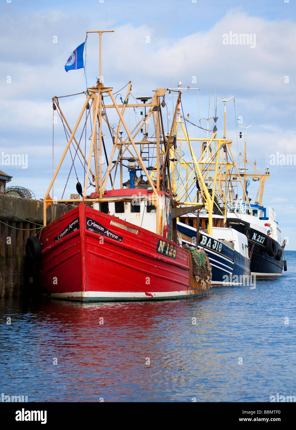 Drei Fischerboote gefesselt in Girvan Hafen, Ayrshire, Schottland, Großbritannien. Stockfoto