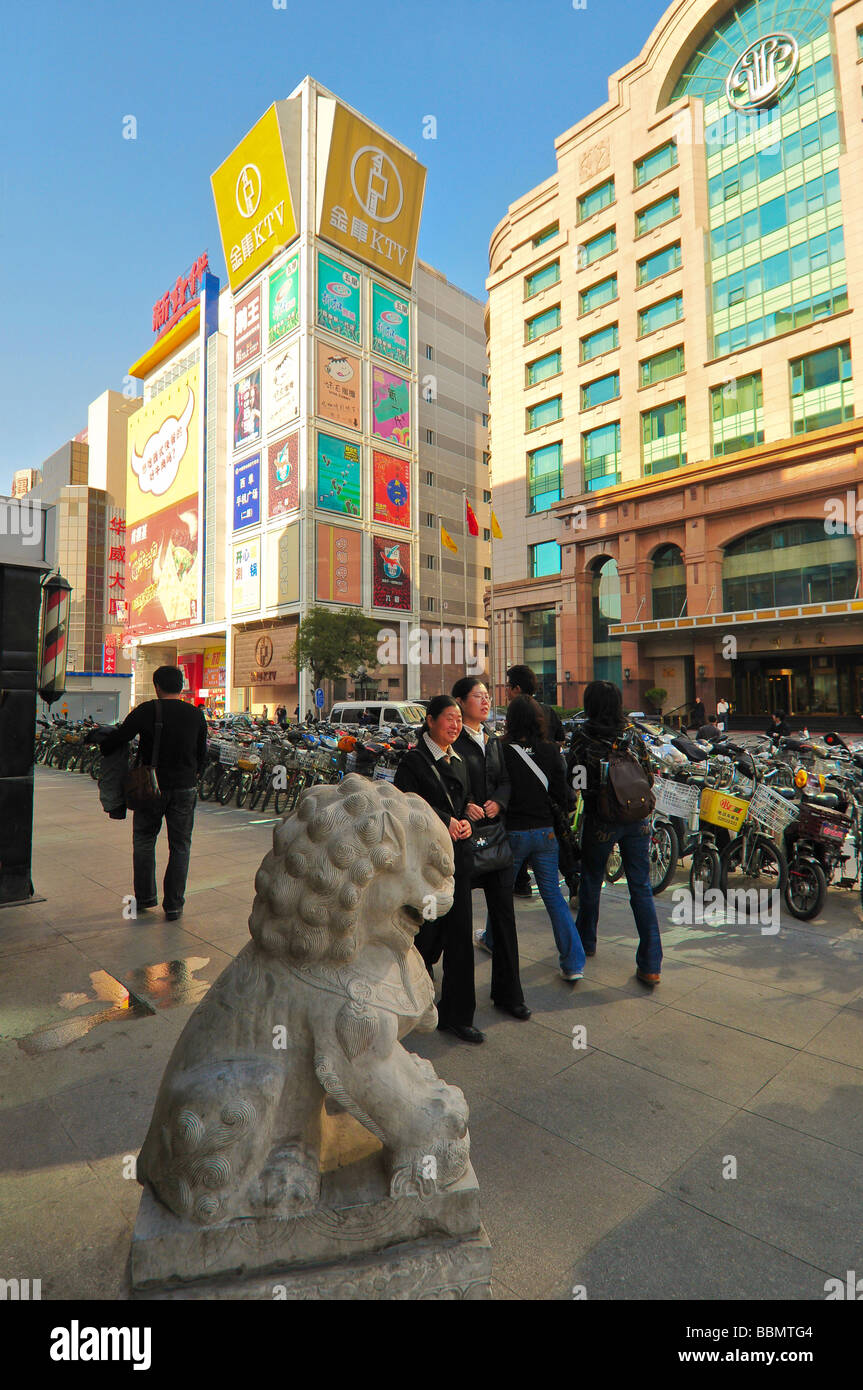 Straßenszene neben Einkaufszentrum Xidan Beijing China Stockfoto