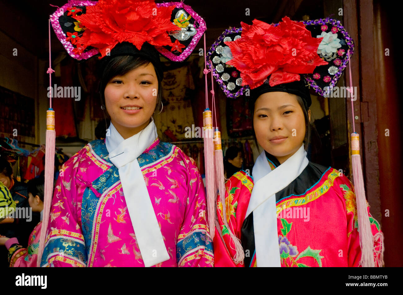 Chinesische Frauen in traditionellen Kostümen Beijing Stockfoto
