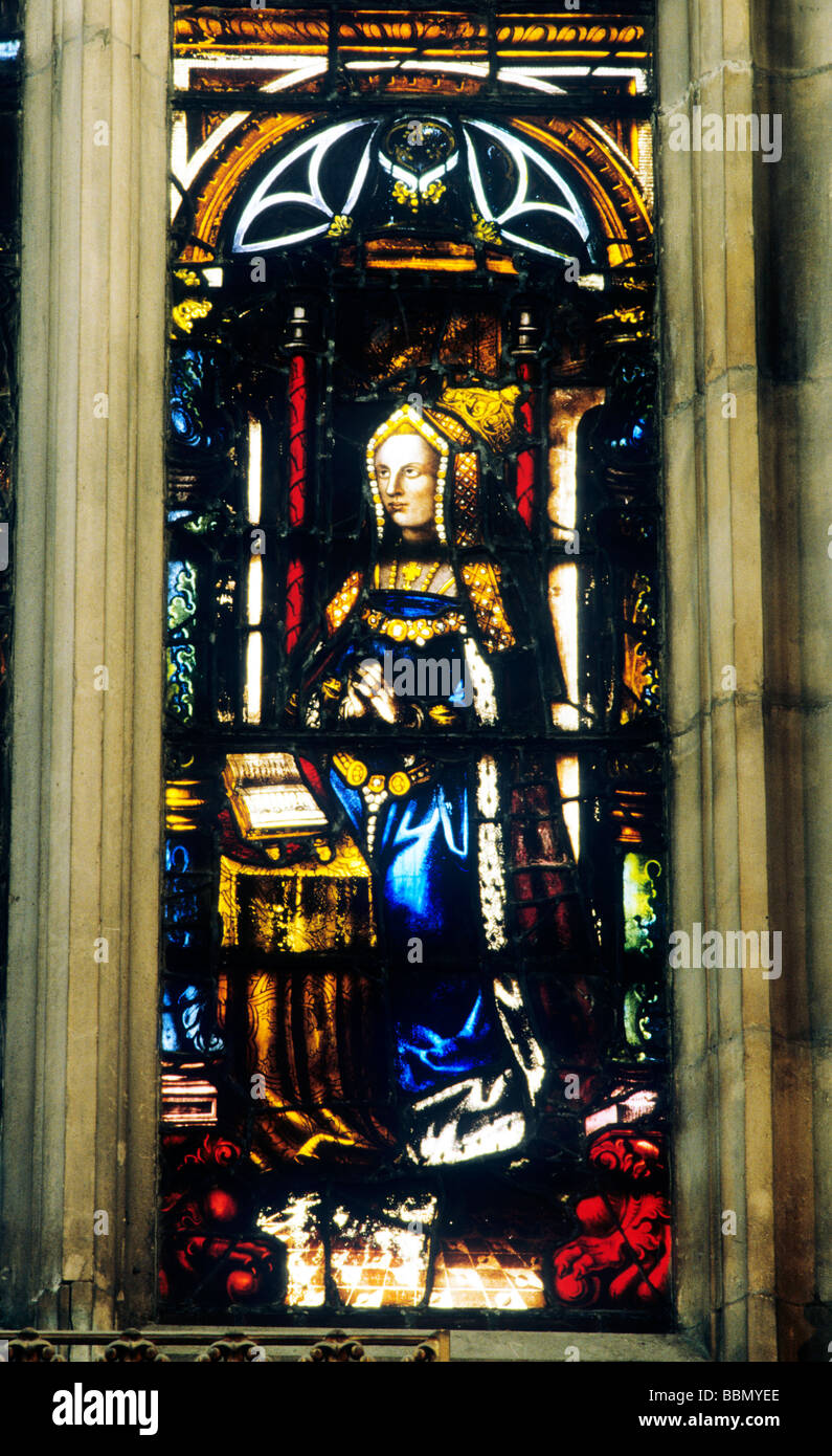 St Margarets Kirche Westminster innere Glasfenster von Katharina von Aragon, englische Königin Queen London England UK Stockfoto