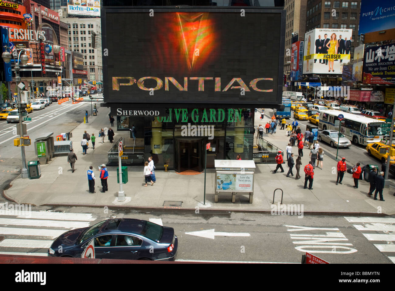 Werbung für General Motors Pontiac ist Marke auf dem Times Square gesehen. Stockfoto