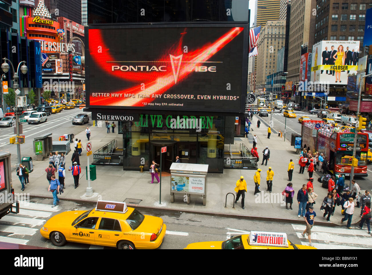 Werbung für General Motors Pontiac ist Marke auf dem Times Square gesehen. Stockfoto