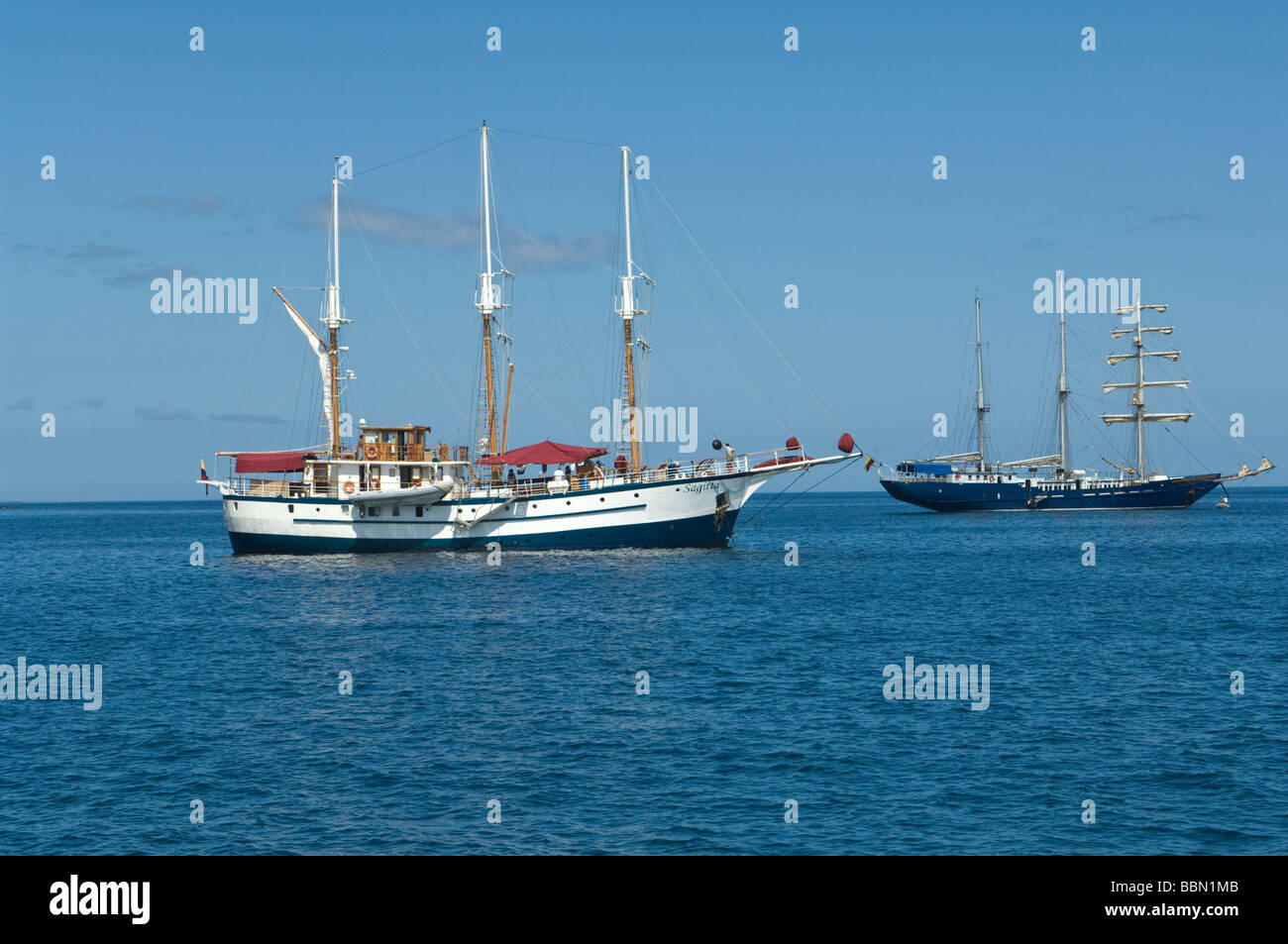 Ausflugsboote Punta Moreno Insel Isabela Galapagos Ecuador Pazifik Südamerika Stockfoto