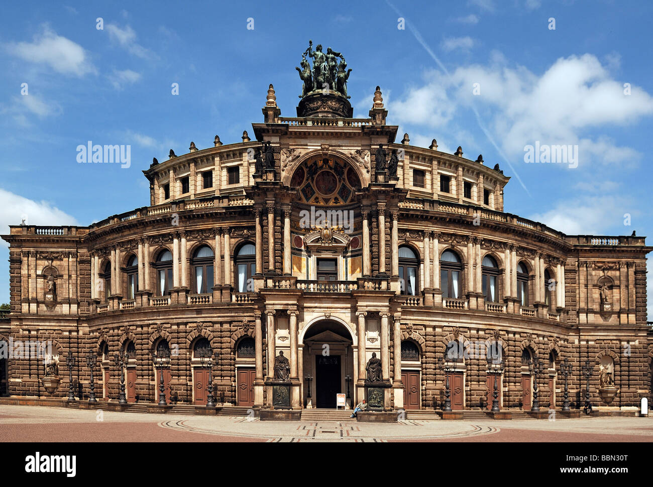 Eingangsfassade der Semperoper Vorderansicht, Dresden, Sachsen, Deutschland, Europa Stockfoto