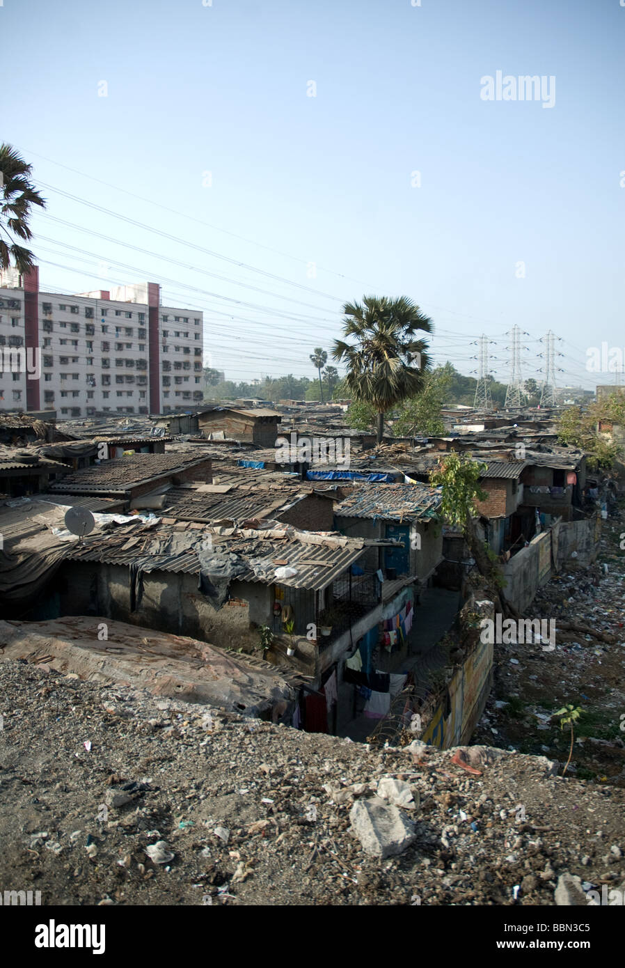 Neubau, übersehen den Slums von Mumbai Indien Stockfoto
