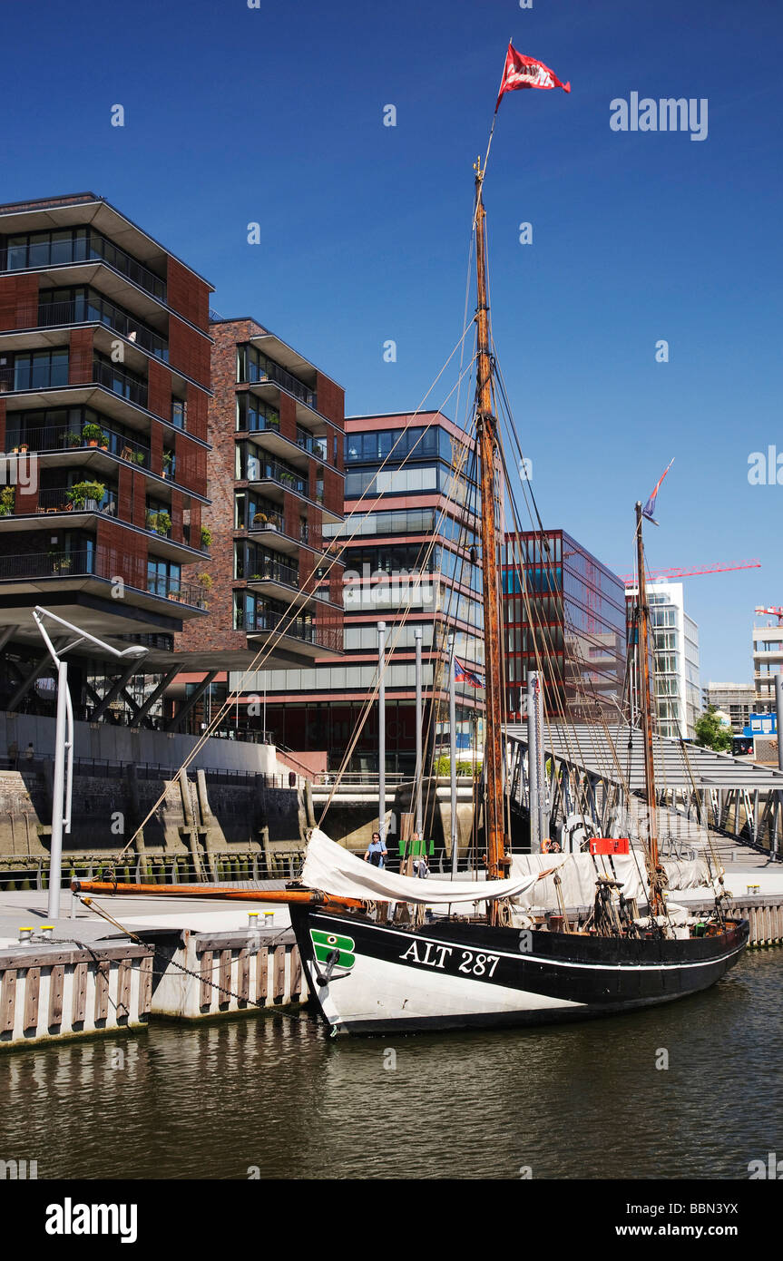 Historischen Segelboot im Hafen für traditionelle Segelboote, Sandtorhafen, Hafencity-HafenCity, Hamburg, Deutschland, Europa Stockfoto