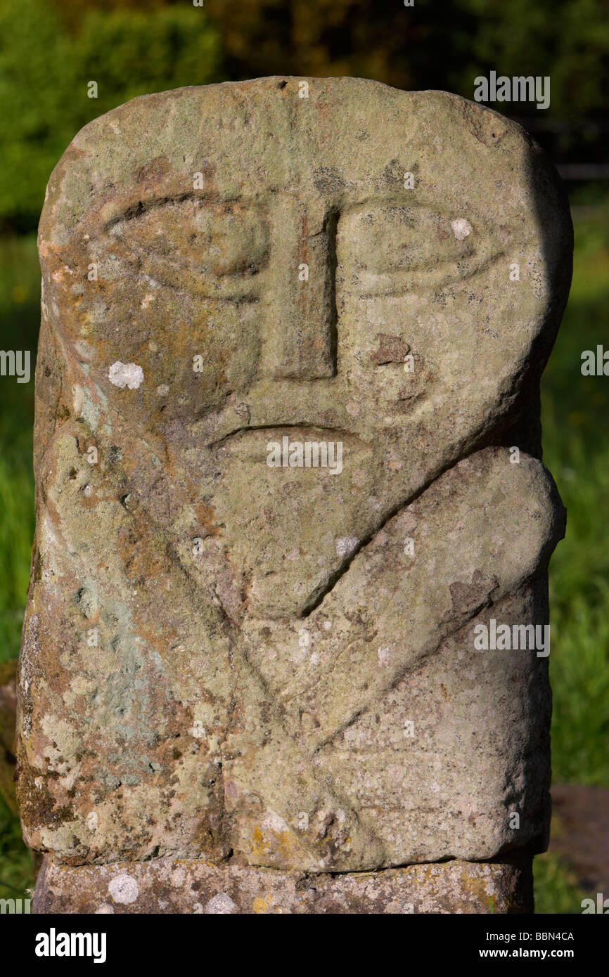 boa Insel bilaterale geschnitzte Steinfigur oft die janus genannt Stein, der auf einem keltischen Friedhof oder einem Kaldragh-Friedhof der Göttin basiert county fermanagh irland Stockfoto