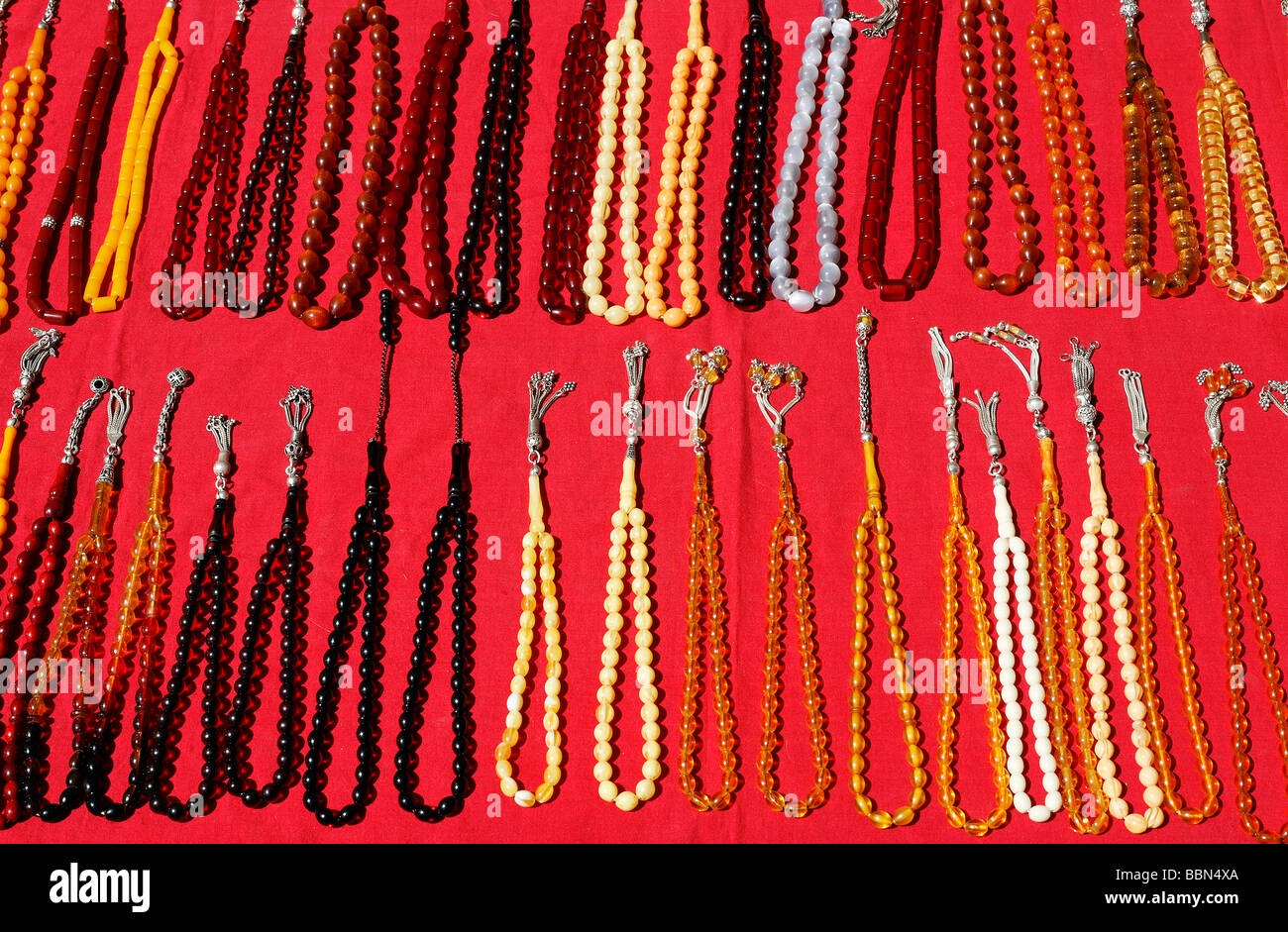 Türkische hölzerne Gebetskette für Männer, Tasbih, zum Verkauf, Beyazit-Platz, Istanbul, Türkei Stockfoto