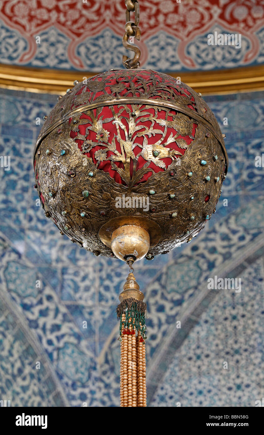 Orientalische Dekoration Kugel mit Edelsteinen, reich verzierten Innenraum des 17. Jahrhunderts, Bagdad-Pavillon von Murad IV, Topkapi Palac Stockfoto