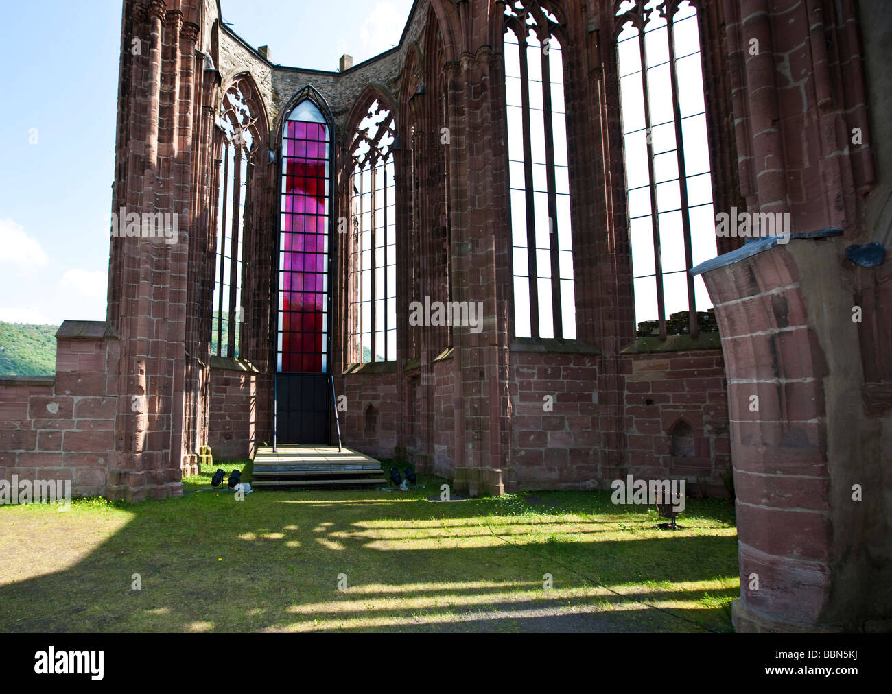 Die Ruine der Wernerkapelle in der alten Stadt Bacharch, Unesco Welt Kulturerbe Oberes Mittelrheintal, Bacharach, Rheinland Pa Stockfoto