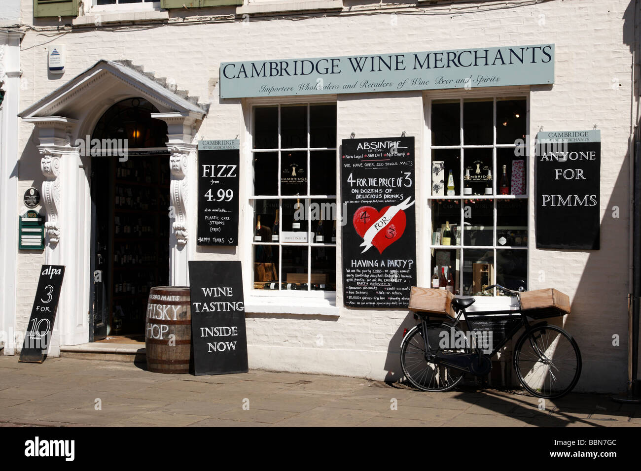 Außenseite des Cambridge Weinhändler unabhängigen Importeur von Weinen auf Könige Parade Cambridge uk Stockfoto