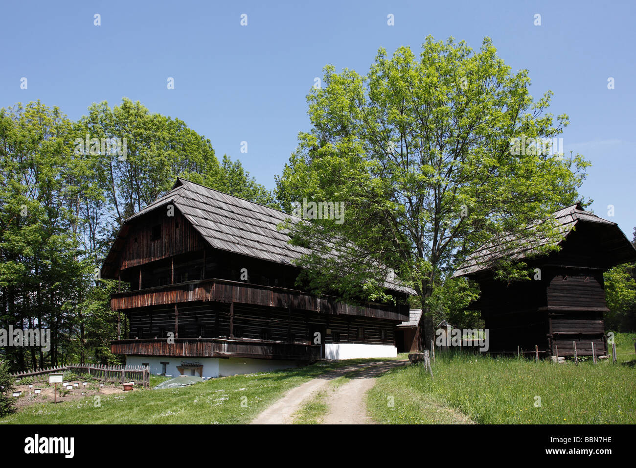 Bauernhaus "Kramer", 18. Jh., Kärntner Freilichtmuseum Kärntner Freilichtmuseum Maria Saal, Kärnten, Österreich, Europa Stockfoto Bauernhaus "Kramer", 18. Jh., Kärntner Freilichtmuseum Kärntner Freilichtmuseum Maria Saal, Kärnten, Österreich, Europa Stockfoto