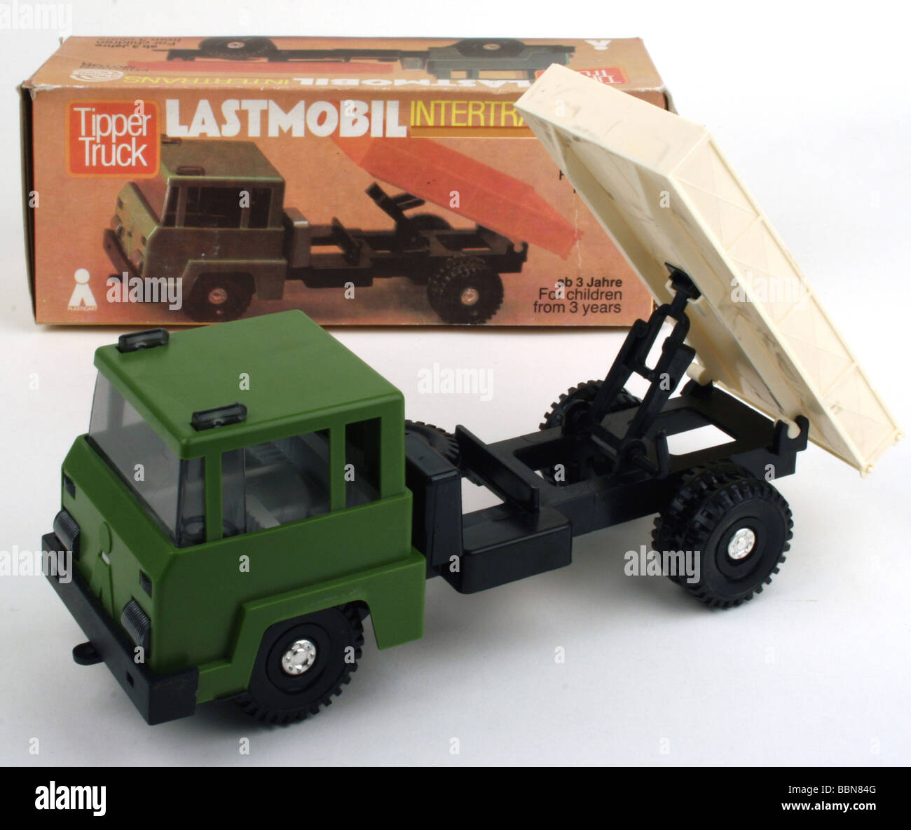Spielzeug, Autos, LKW "Tipper Truck" mit Fliegenradantrieb, hergestellt vom Kombinat Plasticart Annaberg-Buchholz, DDR, 1980er Jahre, Stockfoto