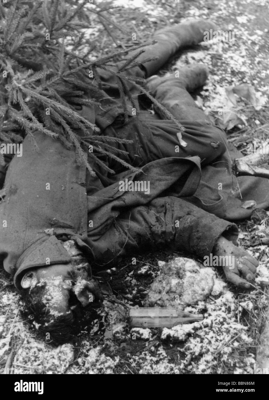 Ereignisse, Zweiter Weltkrieg / 2. Weltkrieg, Russland, gefallene Soldaten / tote Leichen, gefallener Soldat der Sowjetunion, ca. 1942, Stockfoto