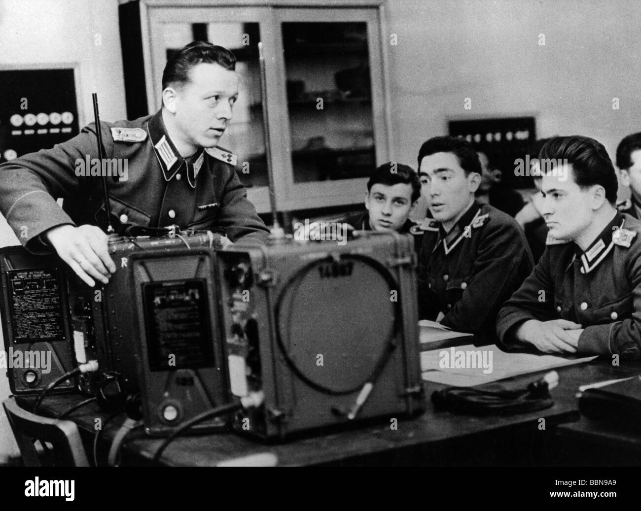 Militär, Ostdeutschland, Nationale Volksarmee, Landstreitkräfte, Signalvortrag, Offiziersausbildung Klasse, 1960er Jahre, Stockfoto