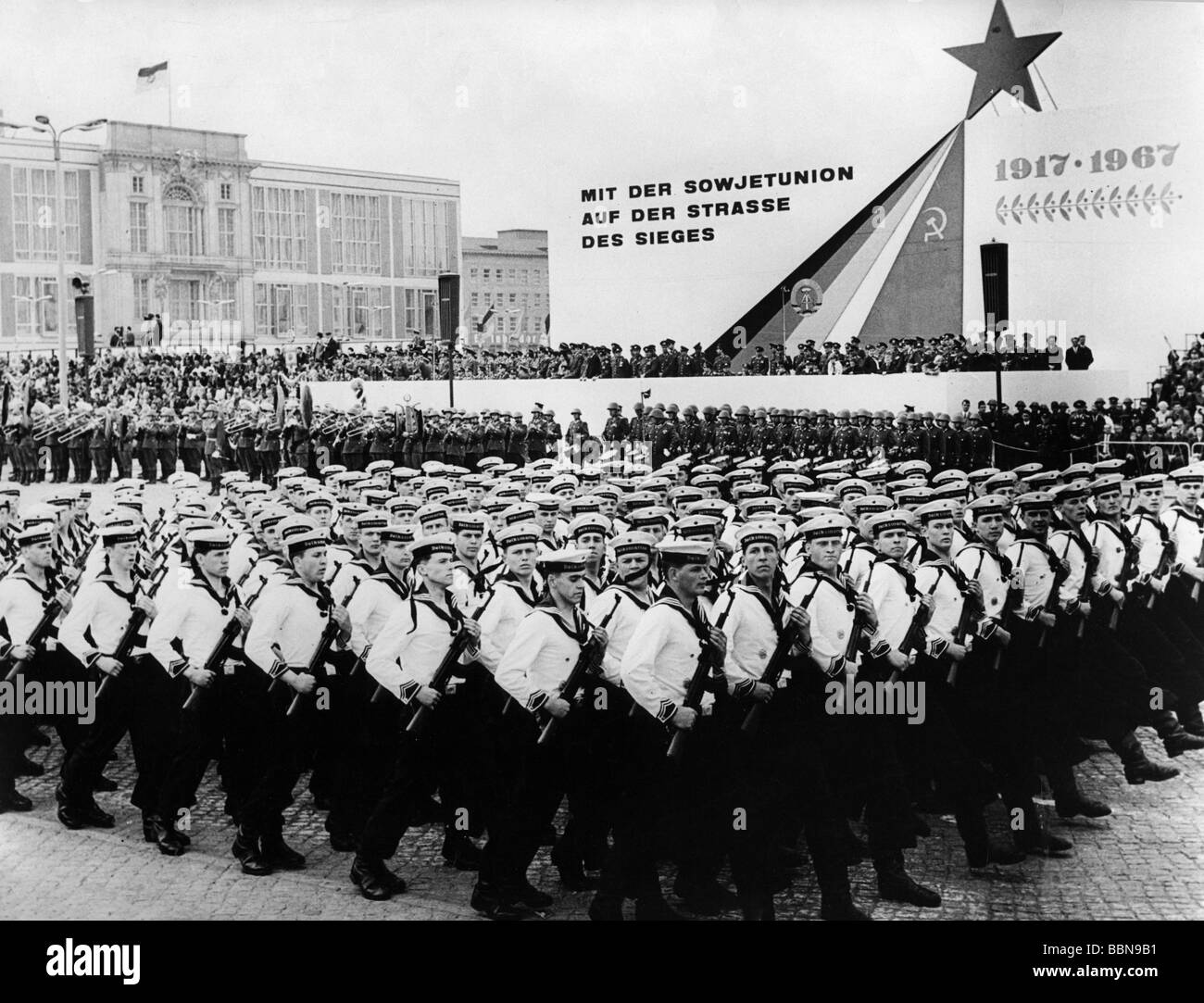 Militär, Ostdeutschland, Volksmarine, Kadetten der Militärakademie-Akademie Karl Liebknecht, 1. Mai Parade, Ostberlin, 1.5.1967, Stockfoto