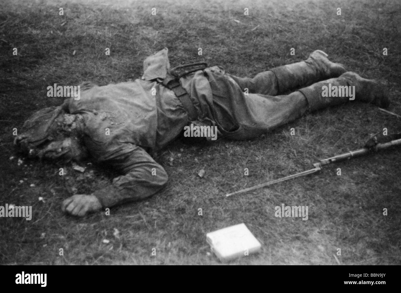Ereignisse, Zweiter Weltkrieg / 2. Weltkrieg, Russland, gefallene Soldaten / tote Leichen, gefallener Soldat der Sowjetunion, Juli 1941, Stockfoto
