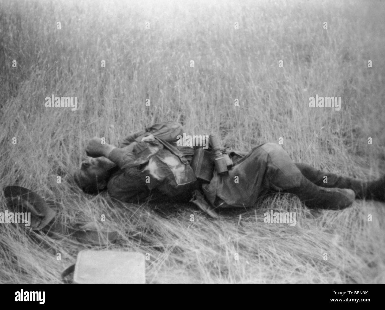 Ereignisse, Zweiter Weltkrieg / 2. Weltkrieg, Russland, gefallene Soldaten / tote Leichen, gefallener Soldat der Sowjetunion, Juli 1941, Stockfoto