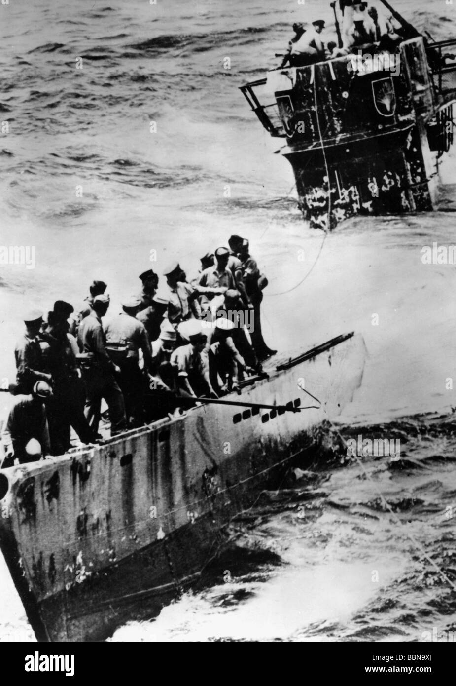 Ereignisse, Zweiter Weltkrieg/Zweiter Weltkrieg, Kriegsführung der Marine, U-Boot-Krieg, das deutsche U-Boot U 505 kurz nach der Einnahme durch die US Navy, Südatlantik, 4.6.1944, amerikanische Matrosen an Deck, Kriegsmarine, Deutschland, Boote, U-Boote, U-Boote, Verluste, Eroberung, Drittes Reich, 20. Jahrhundert, historisch, historisch, Niederlage, U-505, vierziger Jahre, Menschen Stockfoto