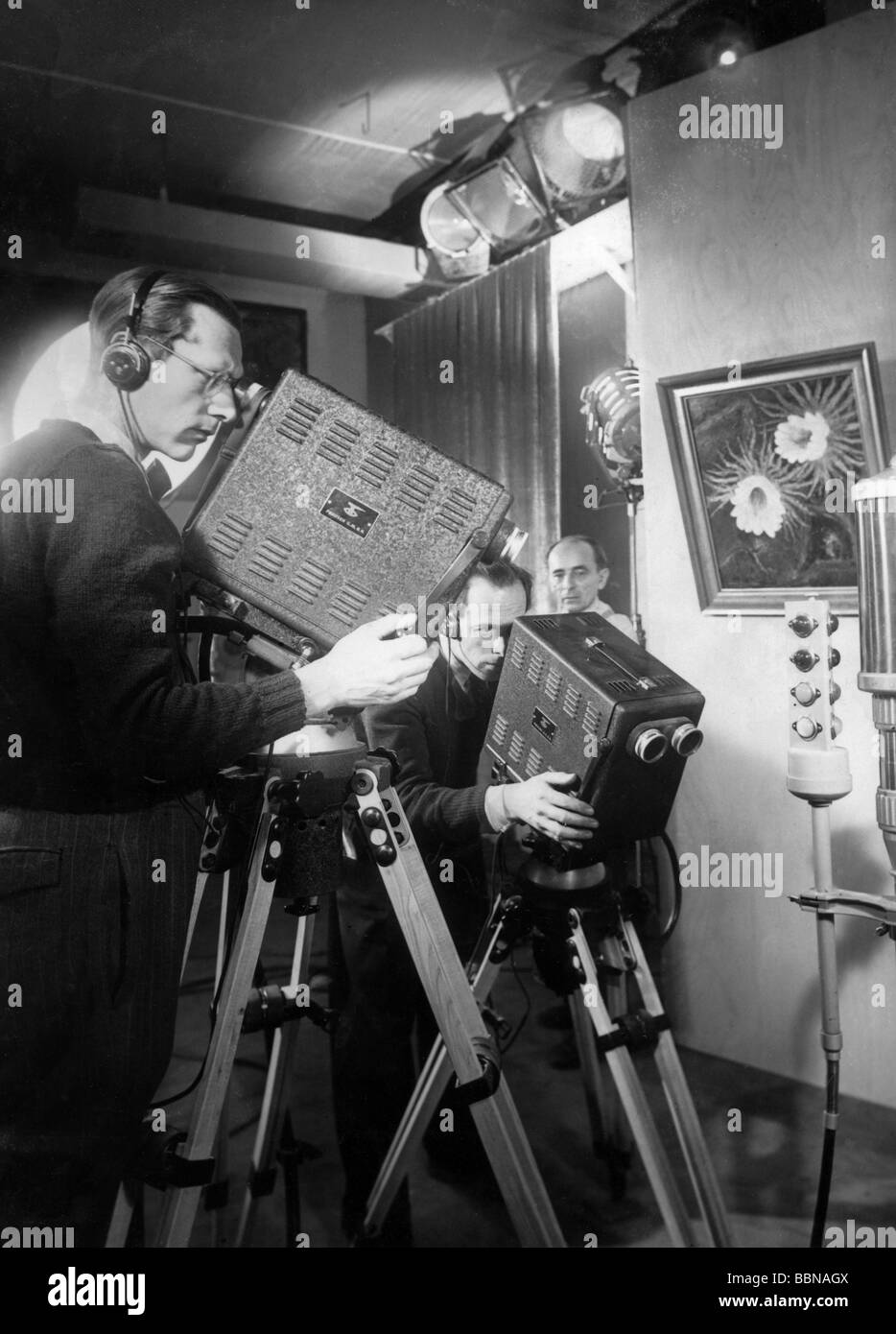 Sendung, Fernsehen, Technik, zwei Kameras bei einer Probe, Nordwestdeutscher Rundfunk (Nordwestdeutscher Rundfunk, NWDR), Heiligengeistfelder Studios, Hamburg, ca. 1952, Stockfoto