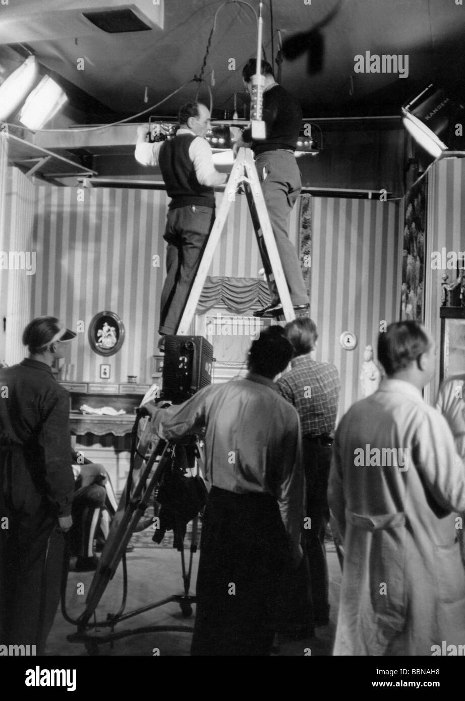 Broadcast, Fernsehen, Studios, Soundman und Elektriker, Nordwestdeutscher Rundfunk (Nordwestdeutscher Rundfunk, NWDR), Studios, Hamburg, ca. 1952, Stockfoto