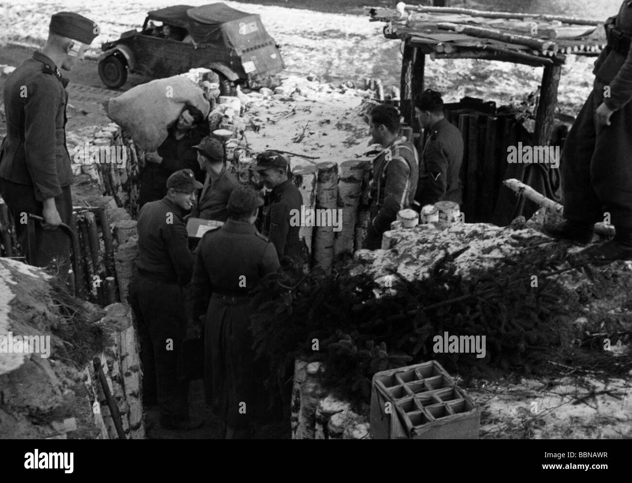 Ereignisse, Zweiter Weltkrieg / Zweiter Weltkrieg, Russland 1944 / 1945, Waffen-SS Soldaten, die Post bekommen, Ukraine, Winter 1943 / 1944, Stockfoto
