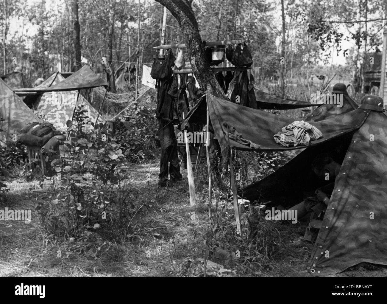 Ereignisse, Zweiter Weltkrieg/Zweiter Weltkrieg, Russland 1941, deutsche Soldaten in einem Biwak an der Ostfront, Sommer 1941, Stockfoto