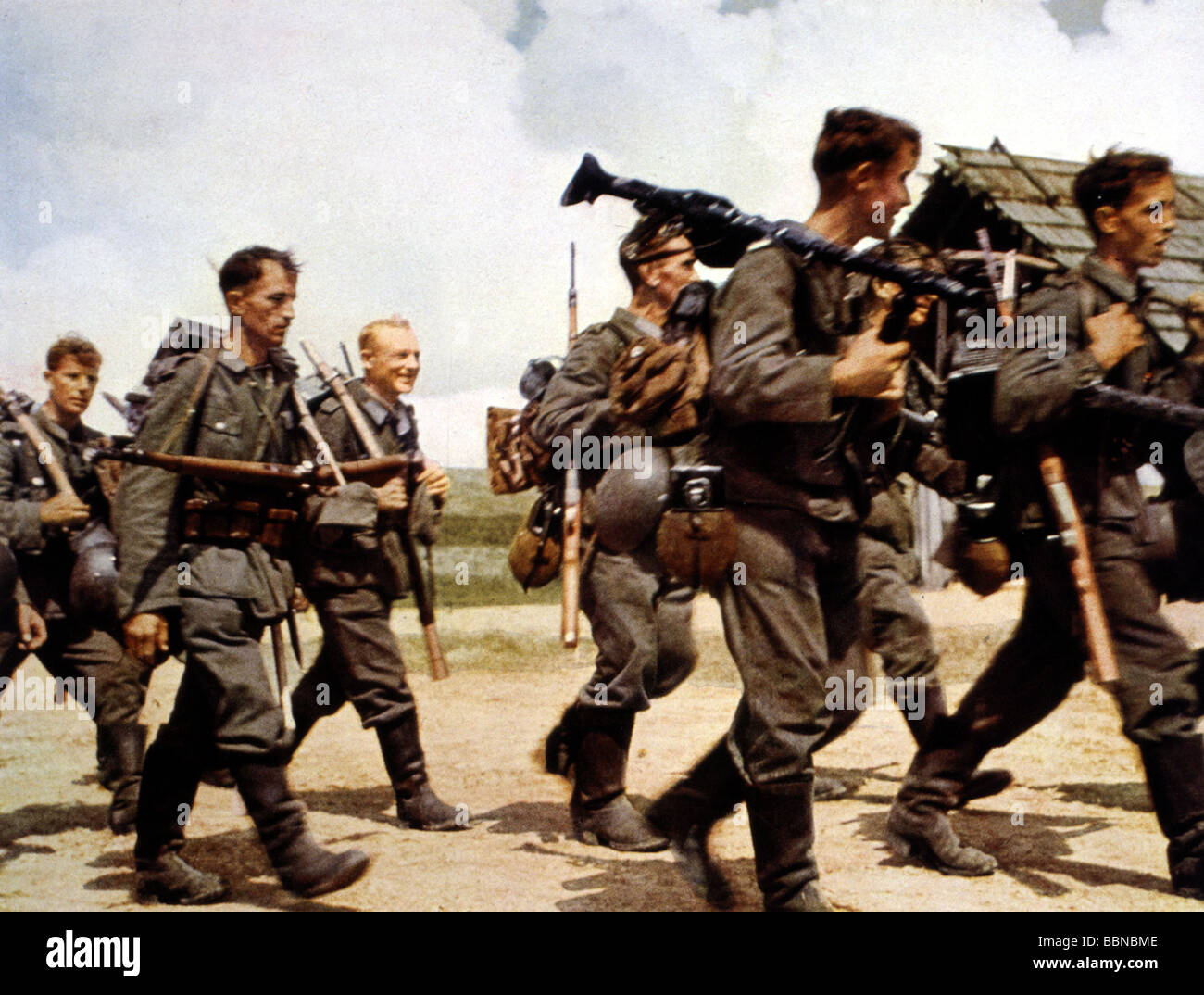 Ereignisse, Zweiter Weltkrieg/Zweiter Weltkrieg, Russland 1942/1943, deutsche Infanterie im märz, ca. 1942, Feldpack, Packungen, Maschinengewehr, Maschinengewehr, MG 34, Wehrmacht, Sowjetunion, UdSSR, Ostfront, Soldat, Soldaten, marschieren, 20. Jahrhundert, historisch, historisch, Carbinen, Gewehre, Ausrüstung, Uniform, Drittes Reich, Militär, Menschen, vierziger Jahre, Stockfoto