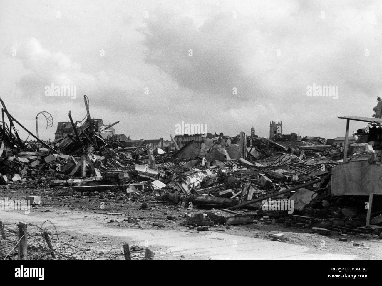 Veranstaltungen, Zweiter Weltkrieg/zweiter Weltkrieg, Frankreich, Dieppe, 19.8.1942, zerstörte Spielkasino am Strand, Stockfoto