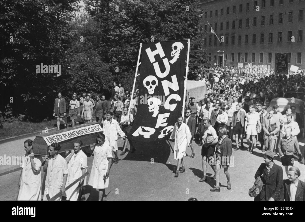 Nachkriegszeit, Deutschland, Widrigkeiten, Demonstration gegen unzureichende Lebensmittelversorgung, "Hungermarsch" der Münchner Studenten, Sommer 1947, Stockfoto