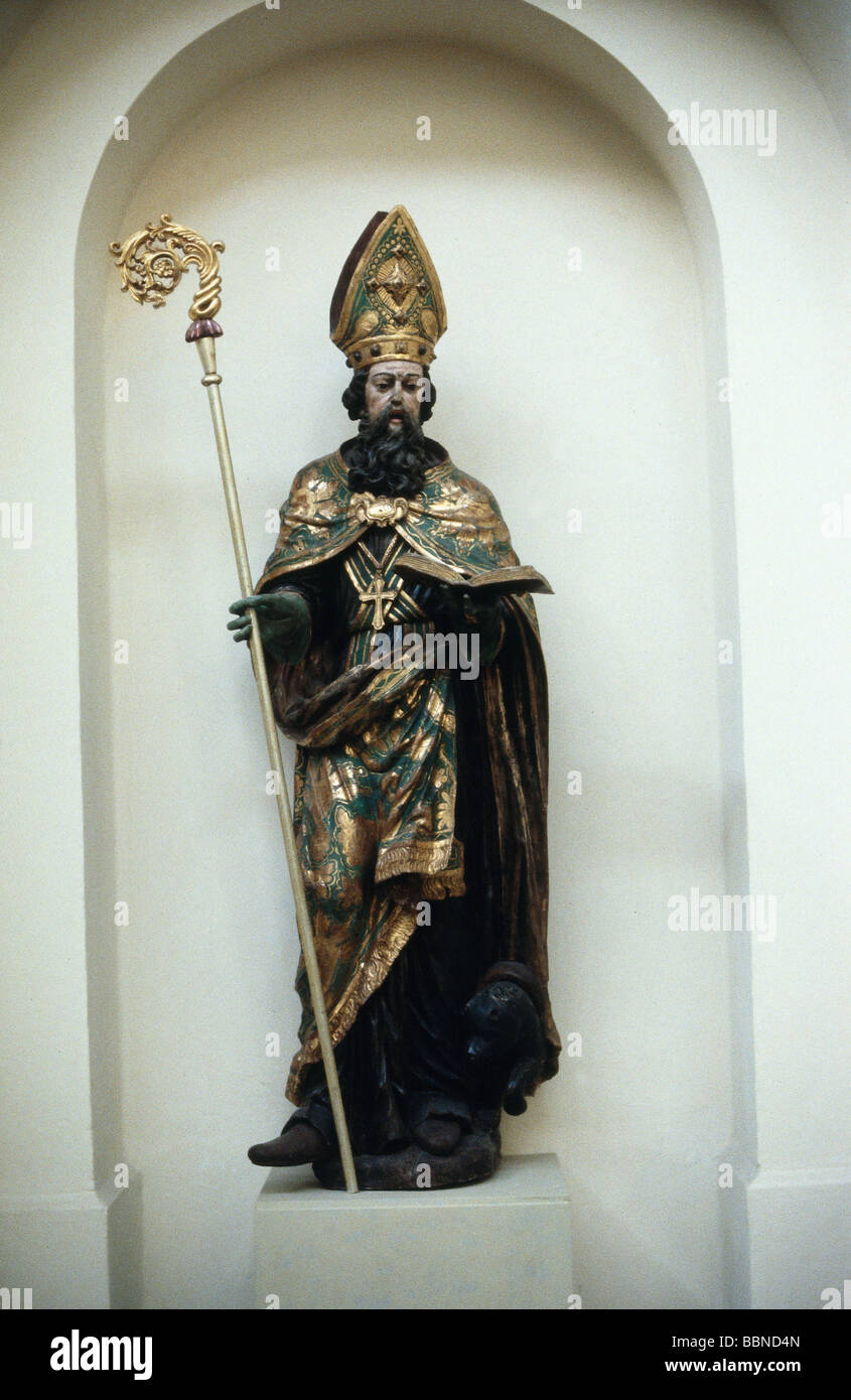 Corbinian, ca. 680 - 8,9.725, fränkischer Missionar, Heiliger, Gründer eines Klosters, erster Bischof von Freising, volle Länge, Statue, Stockfoto
