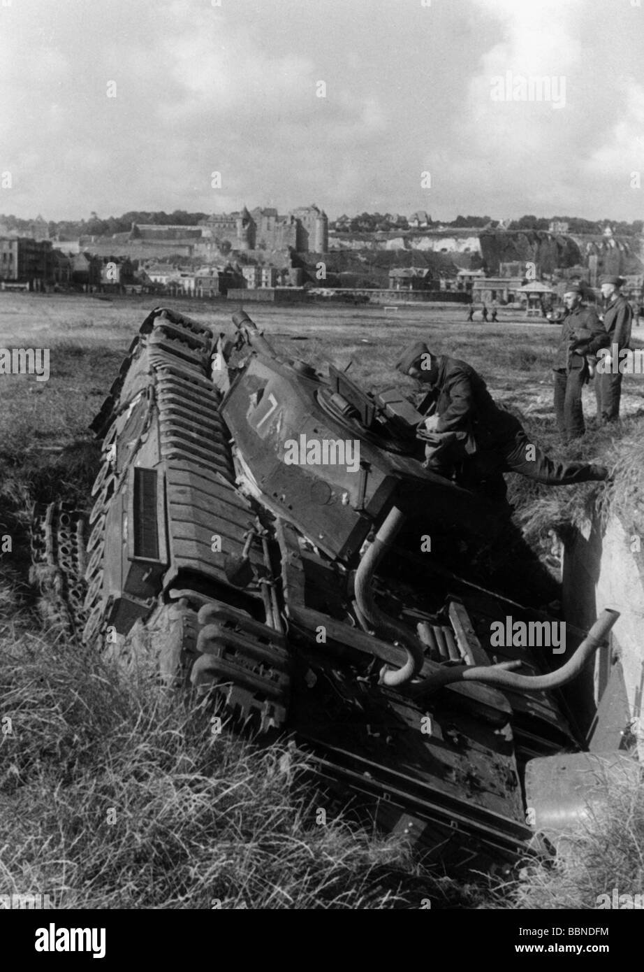 Ereignisse, Zweiter Weltkrieg/Zweiter Weltkrieg, Frankreich, Dieppe, 19.8.1942, zerstörte "Churchill"-Panzer des 14. Kanadischen Armee-Panzer-Regiments (Calgary Tanks), Stockfoto