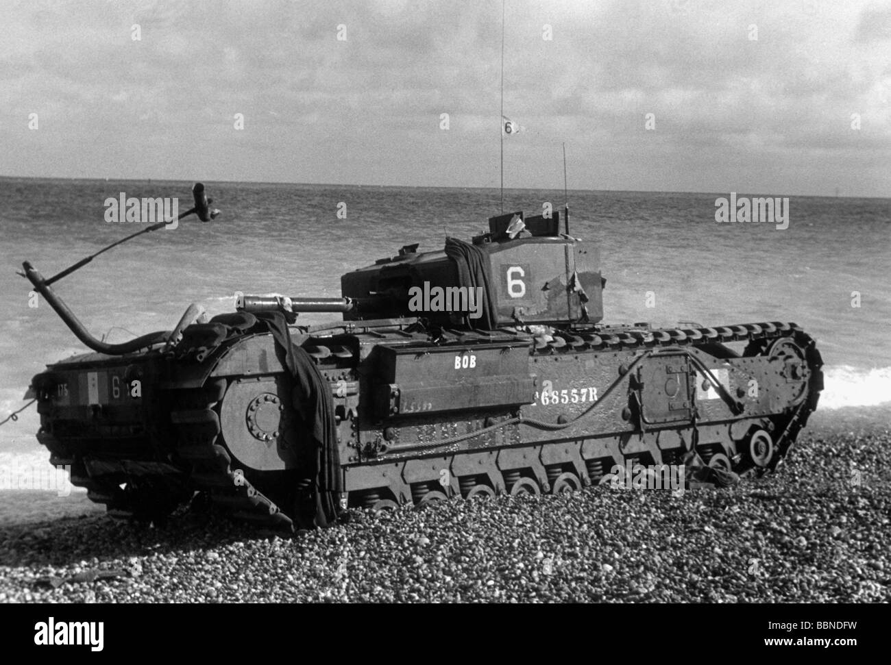 Ereignisse, Zweiter Weltkrieg/Zweiter Weltkrieg, Frankreich, Dieppe, 19.8.1942, zerstörte "Churchill"-Panzer des 14. Kanadischen Armee-Panzer-Regiments (Calgary Tanks), Stockfoto