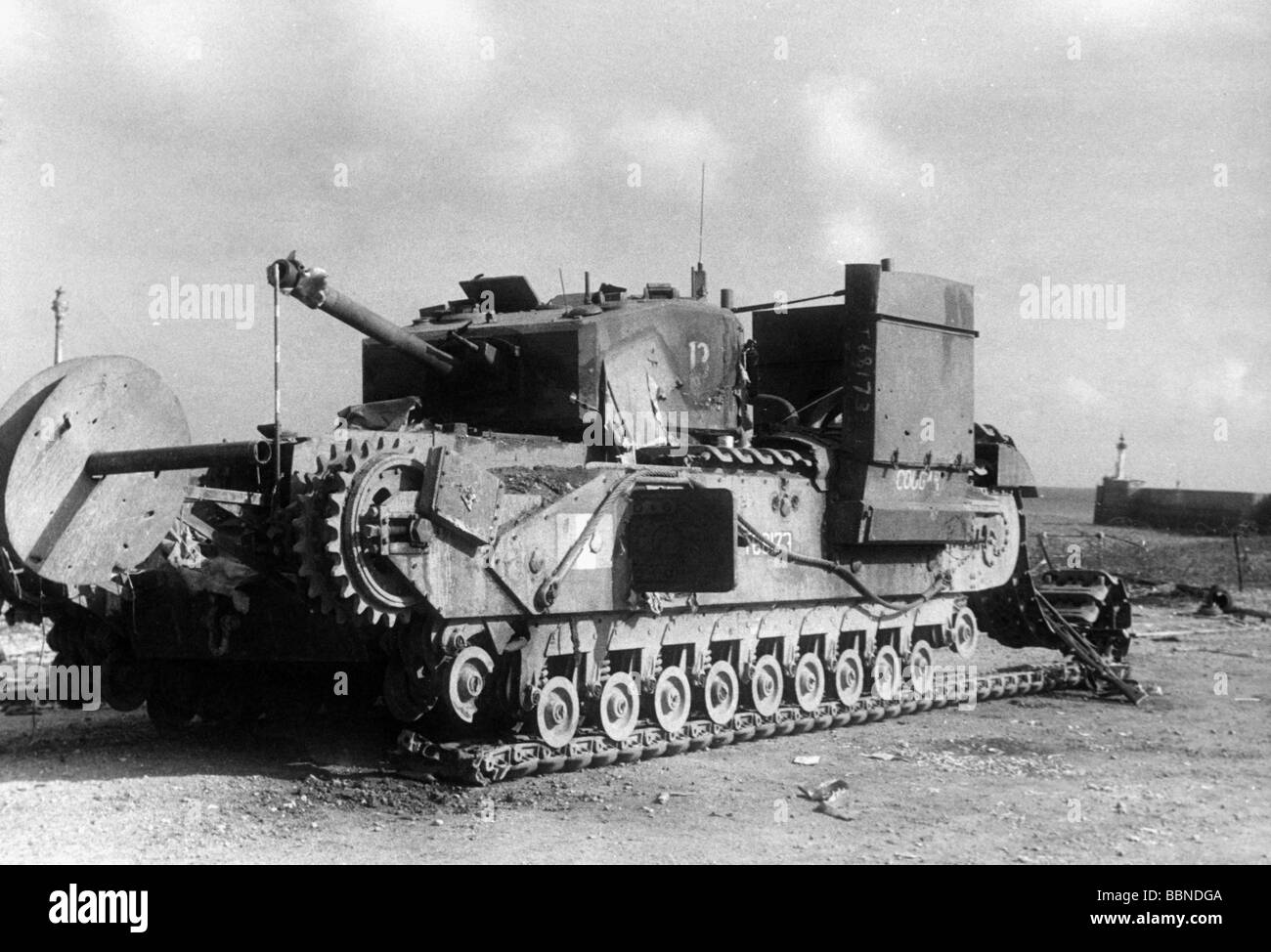 Ereignisse, Zweiter Weltkrieg/Zweiter Weltkrieg, Frankreich, Dieppe, 19.8.1942, zerstörte "Churchill"-Panzer des 14. Kanadischen Armee-Panzer-Regiments (Calgary Tanks), Stockfoto