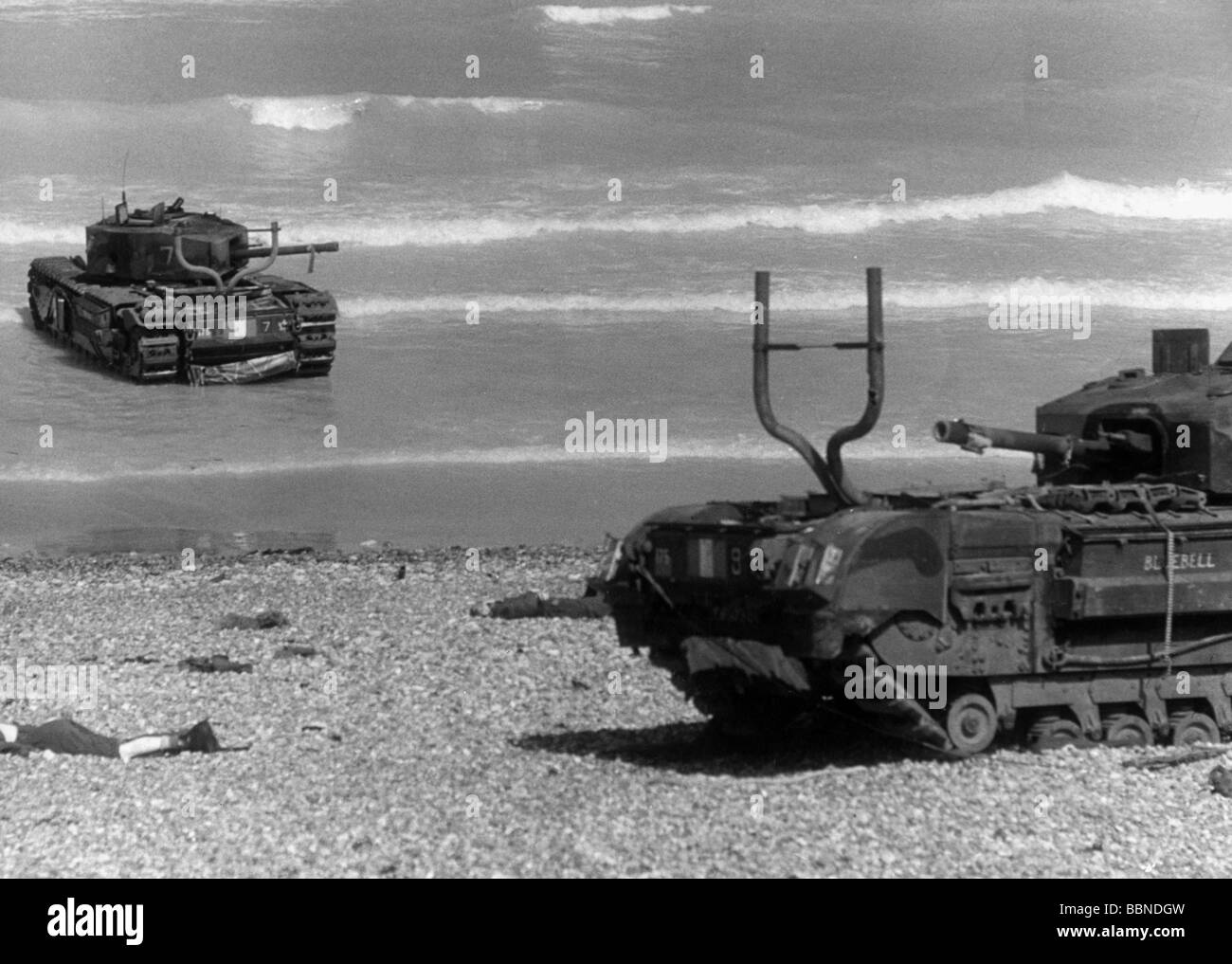 Ereignisse, Zweiter Weltkrieg/zweiter Weltkrieg, Frankreich, Dieppe, 19.8.1942, zerstörte "Churchill"-Panzer des 14. Kanadischen Armee-Panzer-Regiments (Calgary Tanks) am Strand, Stockfoto