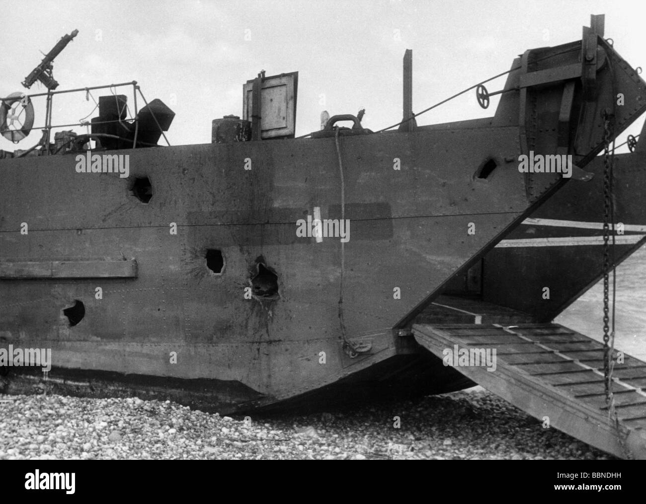Ereignisse, Zweiter Weltkrieg/Zweiter Weltkrieg, Frankreich, Dieppe, 19.8.1942, zerstörte britische Landungsfahrzeuge am Strand, Stockfoto