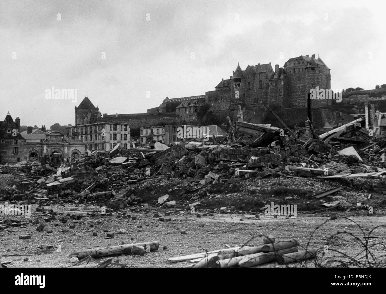 Veranstaltungen, Zweiter Weltkrieg/zweiter Weltkrieg, Frankreich, Dieppe, 19.8.1942, zerstörte Spielkasino am Strand, Stockfoto